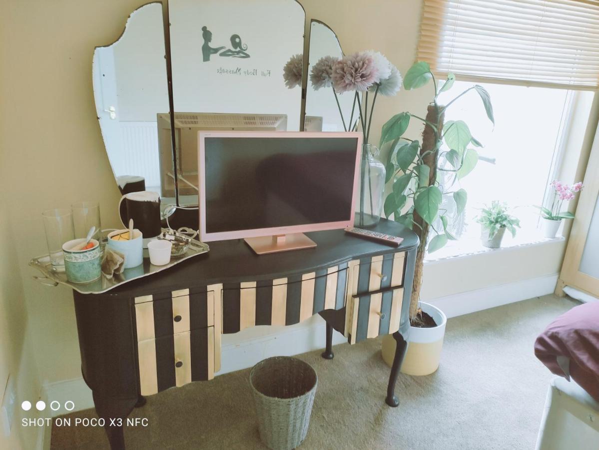 Magnolia House Guest Accommodation 팰머스 외부 사진